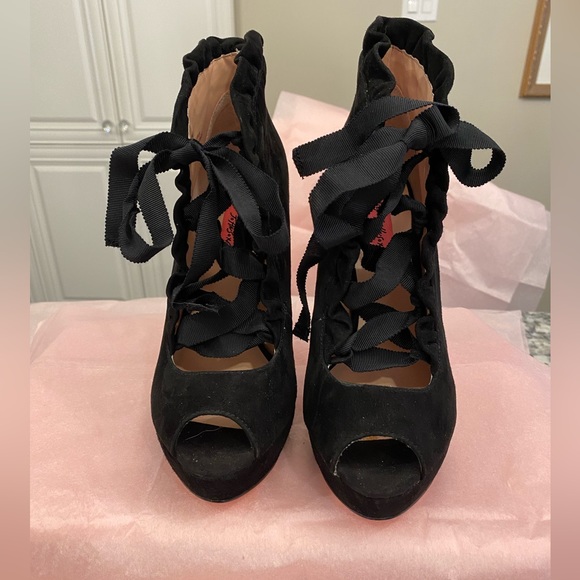NWOBox Betsey Johnson Size 8 Black Suede Platform Heels Shoes - Picture 11 of 11